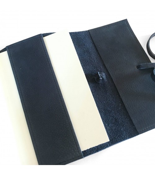 Carnet PA rechargeable cuir Nubuck bleu nuit, lacet cuir de fermeture, 288 pages blanches format A5.
