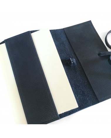 Carnet PA rechargeable cuir Nubuck bleu nuit, lacet cuir de fermeture, 288 pages blanches format A5.
