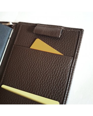 Carnet X47 rechargeable, cuir brun foncé, format A6, contient 4 carnets
