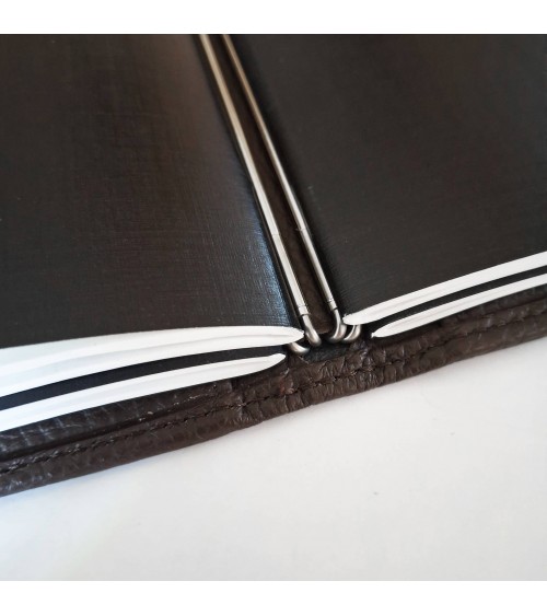 Carnet X47 rechargeable, cuir brun foncé, format A6, contient 4 carnets