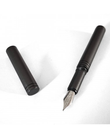 Stylo-plume Loclen Tiny Fountain Pen Black, fabriqué en Italie