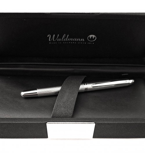 Stylo-plume Waldmann Pocket 2381, argent sterling 925, entièrement guilloché décor lignes parallèles, bec inox largeur M