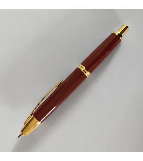 Stylo-plume Pilot Capless Bordeaux, attributs dorés