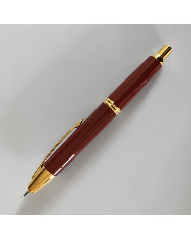 Stylo-plume Pilot Capless Bordeaux, attributs dorés