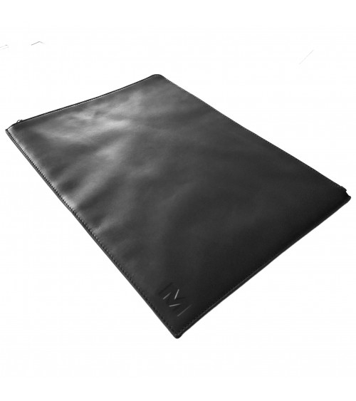Poche plate zippée sur deux côtés pour grands formats, cuir noir doublé tissu.