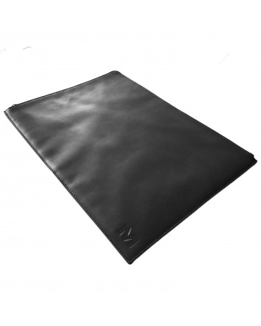 Poche plate zippée sur deux côtés pour grands formats, cuir noir doublé tissu.
