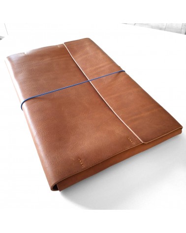 Poche plate à rabat PA, cuir épais cognac