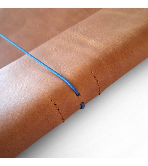 Poche plate à rabat PA, cuir épais cognac