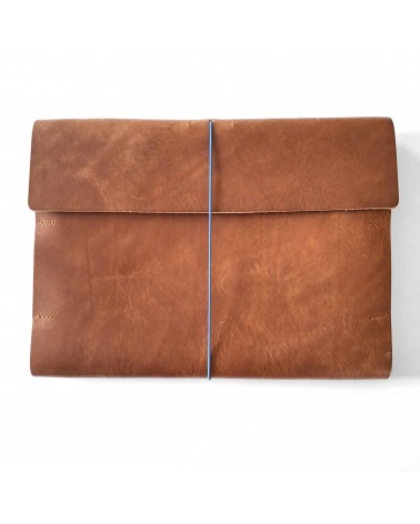 Poche plate à rabat PA, cuir épais cognac
