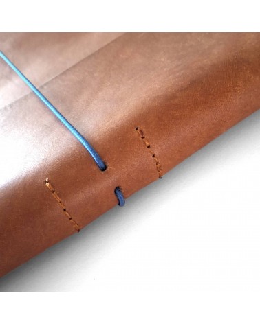 Poche plate à rabat PA, cuir épais cognac