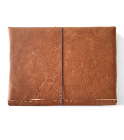 Poche plate à rabat PA, cuir épais cognac