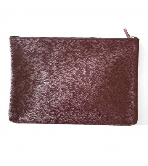 Poche plate zippée pour format A4, cuir grainé bordeaux foncé, doublé.