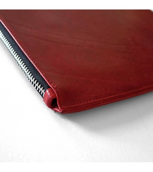 Poche plate zippée PA Allgäu, cuir épais rouge bordeaux doublé