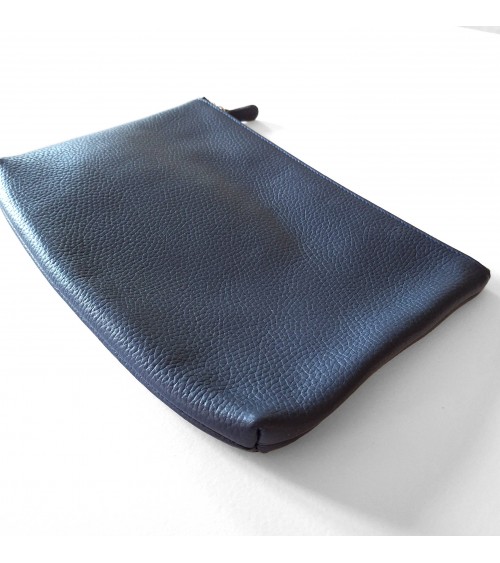 Poche plate zippée pour format A5, cuir grainé bleu foncé