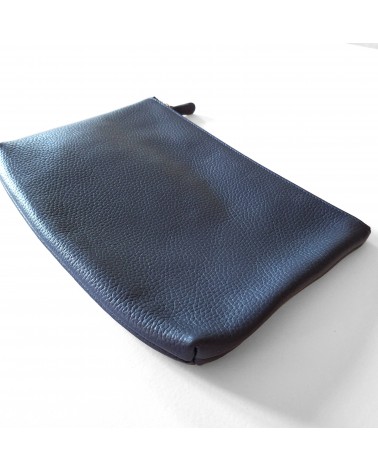 Poche plate zippée pour format A5, cuir grainé bleu foncé