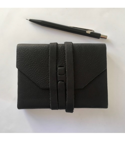 Carnet Manufactus Laccio, couverture cuir veau noir, 8 x 13 cm. L'Ecritoire design, Lausanne.